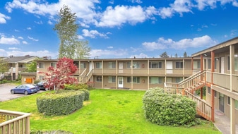 r268 Crystal Springs Apartments in Tacoma, WA - Building Photo