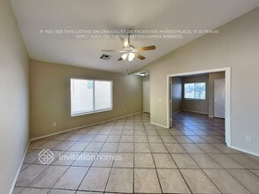 12110 N 130th Dr in El Mirage, AZ - Foto de edificio - Building Photo