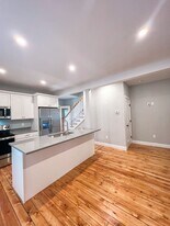 27-29-29 Pine St in Burlington, VT - Building Photo
