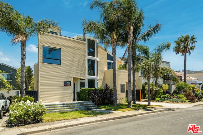 224 Sunridge St in Los Angeles, CA - Building Photo - Building Photo