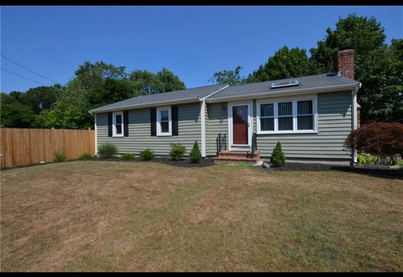 6 Sterling Dr in Tiverton, RI - Foto de edificio