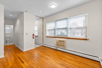 239 Crescent Ln in Cliffside Park, NJ - Building Photo - Building Photo