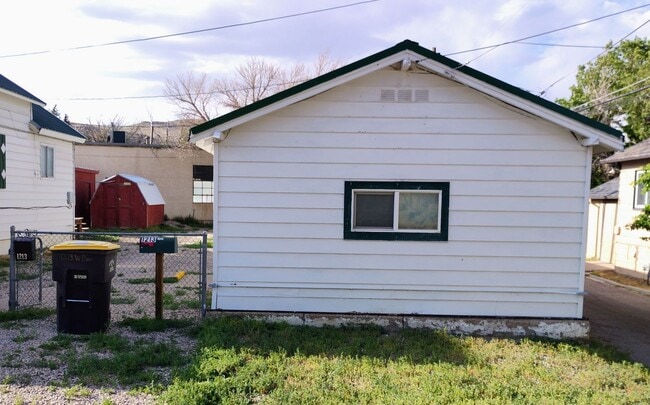 property at 1213 W Pine St