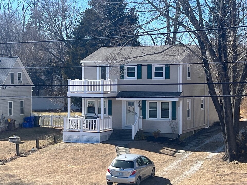 65 Barker Ave in Warren, RI - Building Photo