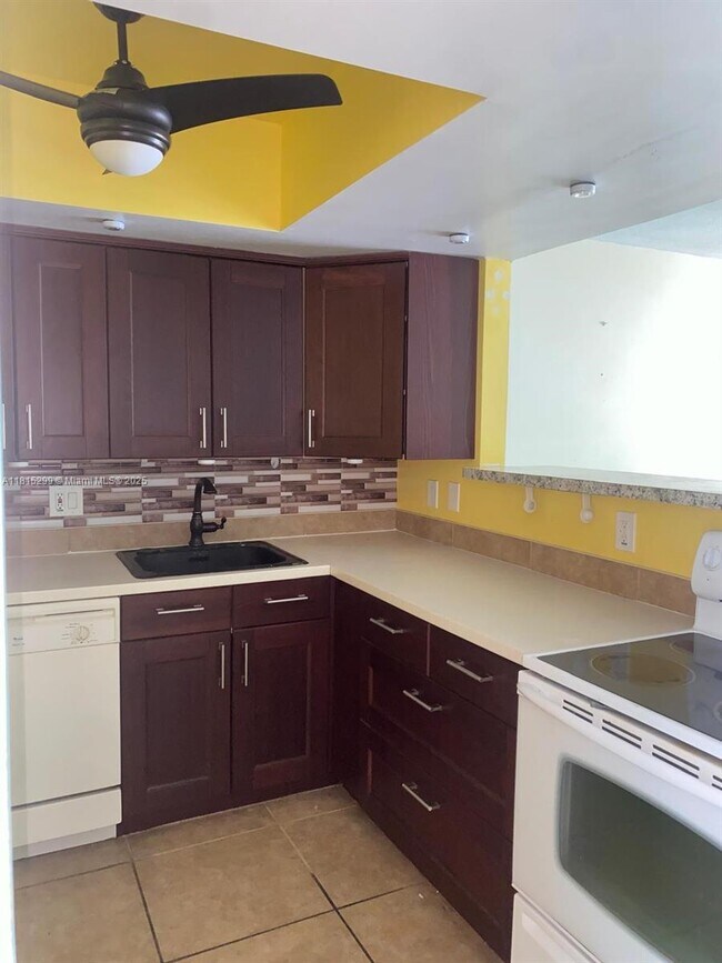 899 SE 2nd Ave in Deerfield Beach, FL - Building Photo - Building Photo