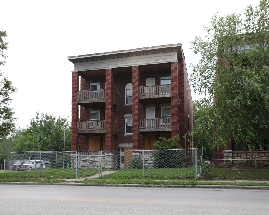 2820-2822 Prospect Ave in Kansas City, MO - Foto de edificio