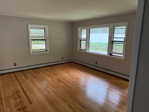 94 Lake Hayward Rd in Colchester, CT - Building Photo - Building Photo
