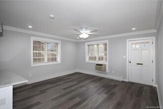 5 Spinning Wheel Rd in Massapequa, NY - Building Photo - Building Photo