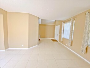 1647 Sandpiper Cir in Weston, FL - Building Photo - Building Photo