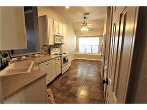 1913 Briarwyck Ct in Denton, TX - Building Photo - Building Photo