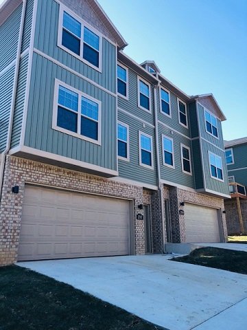 property at 2809 W Blackstone Crossing