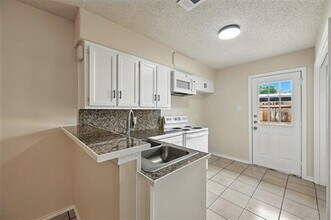 512 Guerin Dr in Arlington, TX - Building Photo - Building Photo
