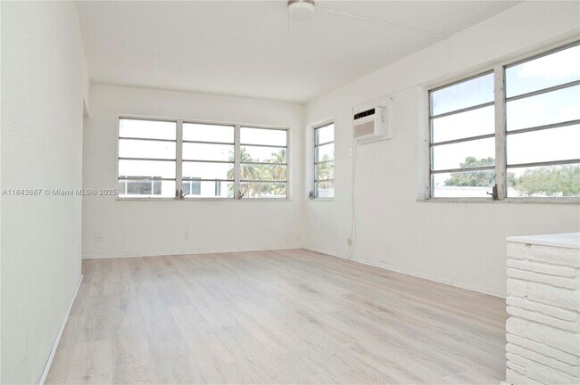 1323 N Federal Hwy in Hollywood, FL - Building Photo - Building Photo