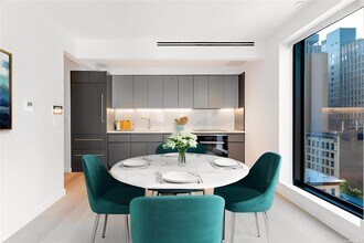 300 W 30th St-Unit -10F in New York, NY - Building Photo - Building Photo