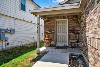 13438 Carter Cv in Saint Hedwig, TX - Building Photo - Building Photo