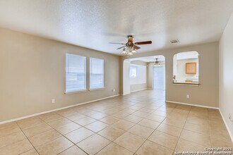 9042 Camino Rey in San Antonio, TX - Building Photo - Building Photo