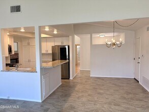 5531 Barnard St in Simi Valley, CA - Foto de edificio - Building Photo
