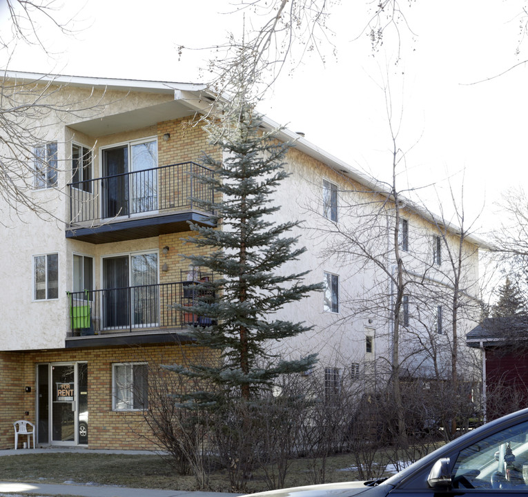 827 4a St NE in Calgary, AB - Building Photo