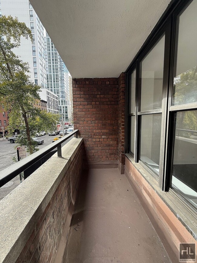 EAST 35 STREET in New York, NY - Foto de edificio - Building Photo