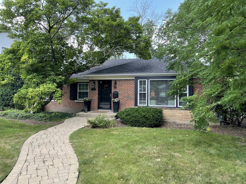 700 S Catherine Ave in La Grange, IL - Building Photo
