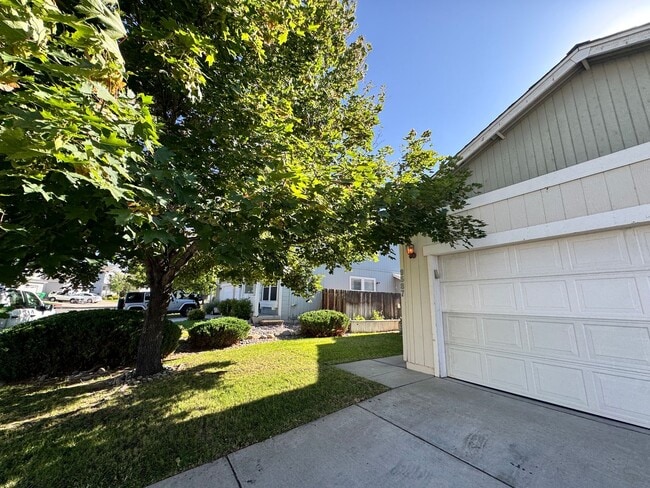 9587 Autumn Leaf Way in Reno, NV - Building Photo - Building Photo