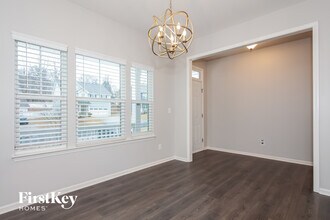 5013 Thomasville Dr in Belmont, NC - Foto de edificio - Building Photo