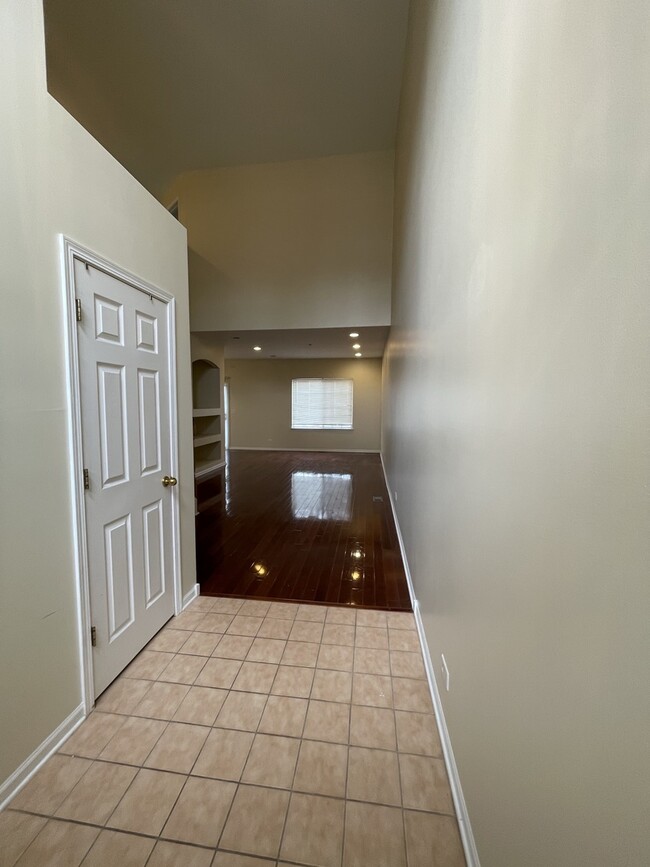 1904 Maureen Dr in Hoffman Estates, IL - Building Photo - Building Photo