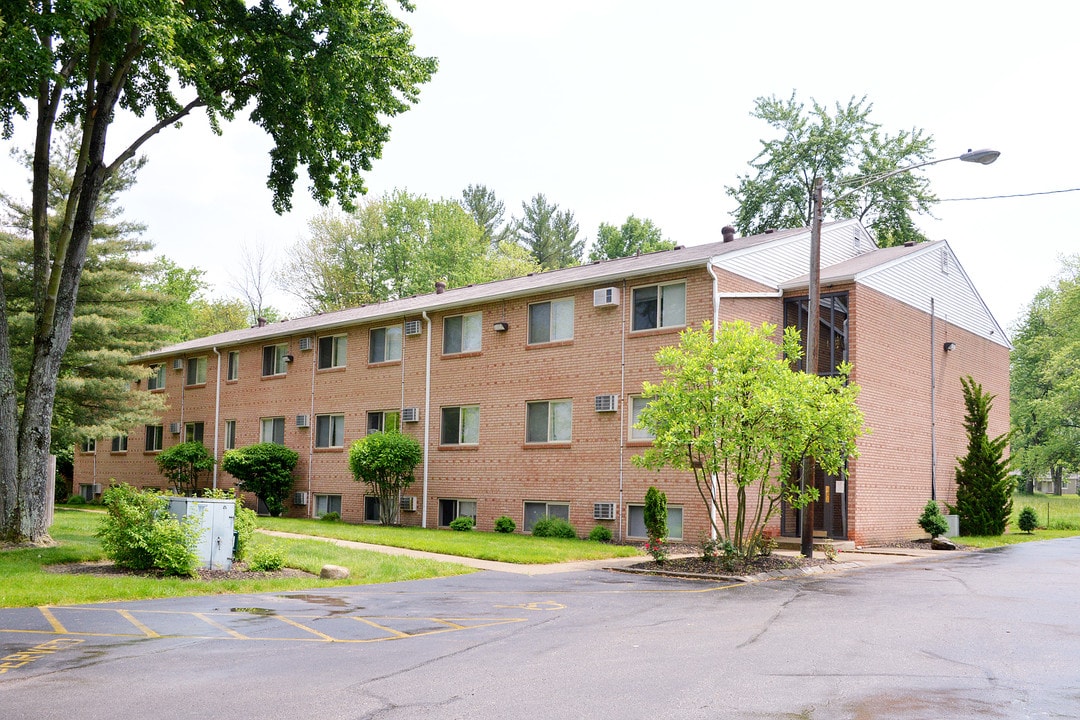 Maple Grove Apartments in Cincinnati, OH - Building Photo