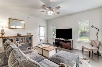 5710 McCommas Blvd in Dallas, TX - Building Photo - Building Photo