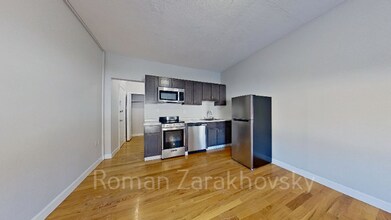 1124 Commonwealth Ave in Boston, MA - Foto de edificio - Building Photo