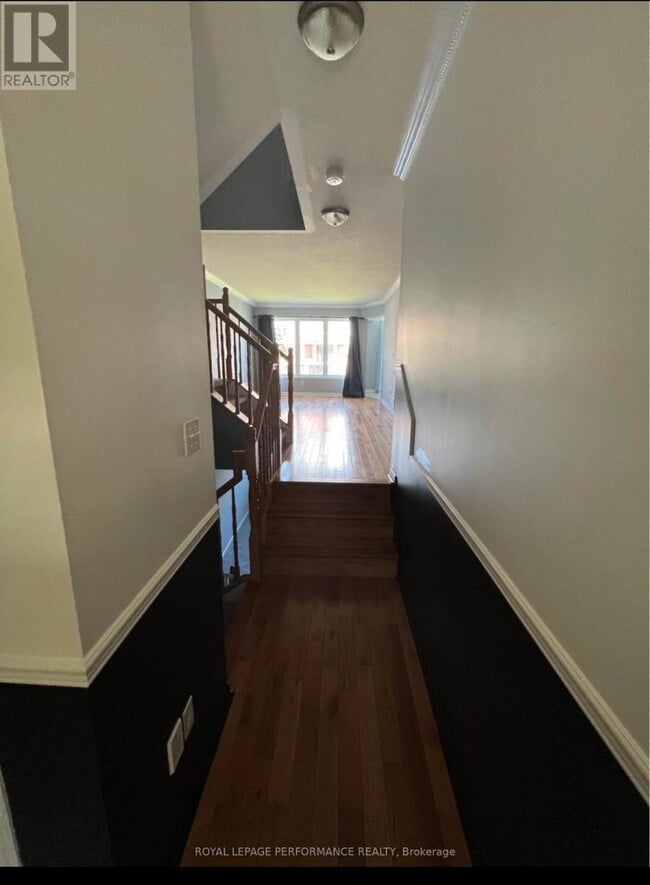 521 Louis Toscano Dr in Ottawa, ON - Building Photo - Building Photo