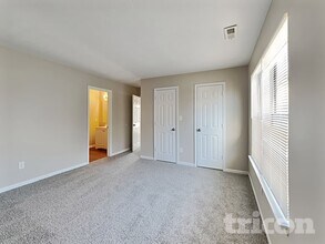 6228 Glenshire Ln in Indianapolis, IN - Foto de edificio - Building Photo