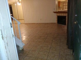 44500 15th St E, Unit 6 in Lancaster, CA - Building Photo