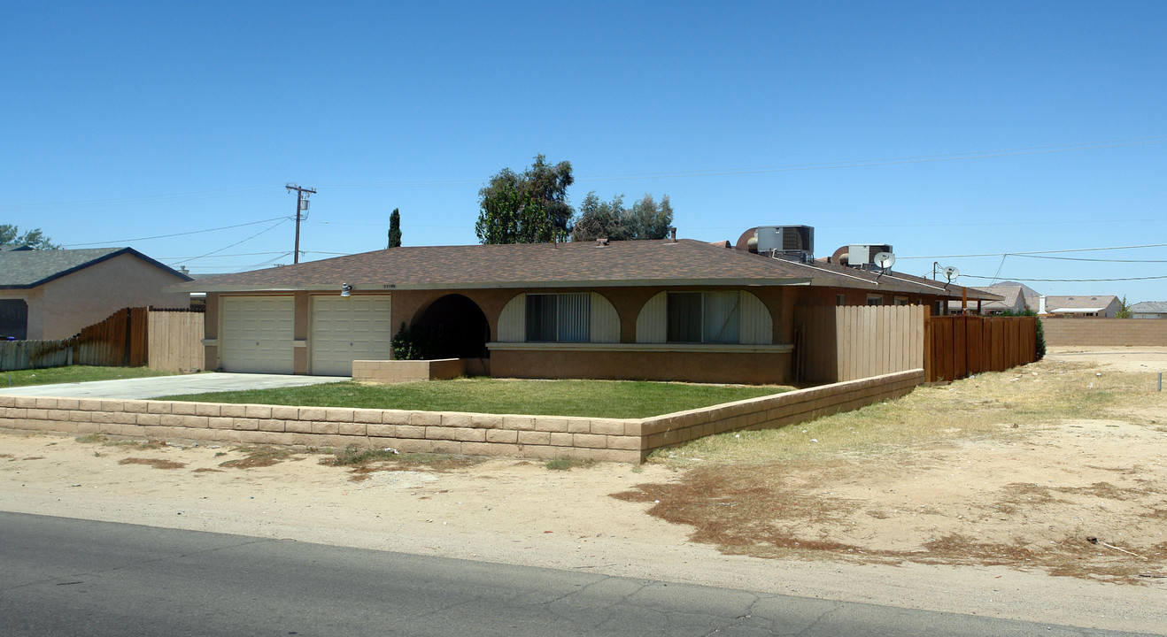 21188 Sitting Bull Rd in Apple Valley, CA - Building Photo