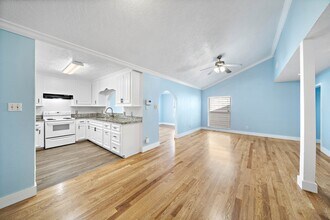 12104 Burdine St in Houston, TX - Building Photo - Building Photo