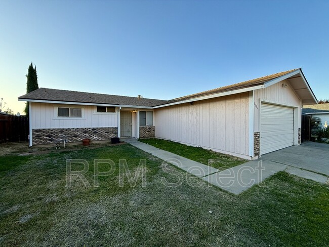 8337 Sutter Buttes Way in Sacramento, CA - Foto de edificio - Building Photo