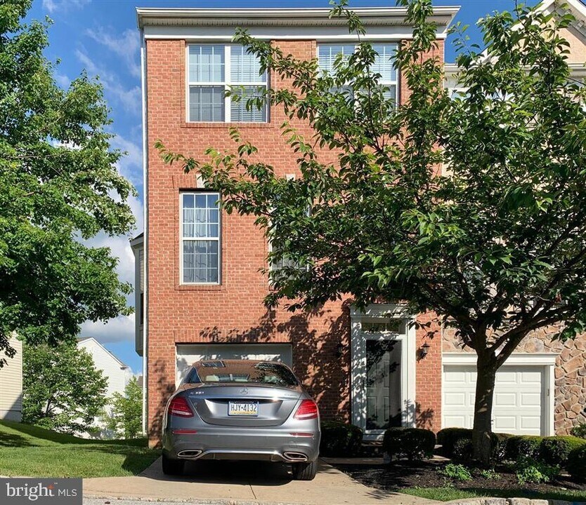 193 Hudson Dr in Phoenixville, PA - Building Photo