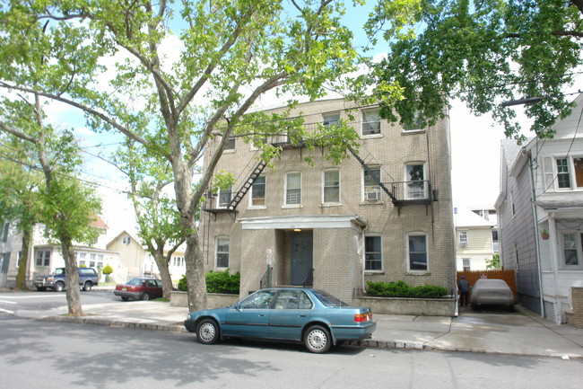 194 Patterson St in Perth Amboy, NJ - Foto de edificio - Building Photo