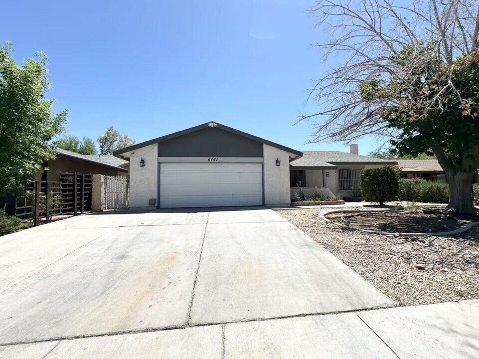 6461 W Viking Rd in Las Vegas, NV - Building Photo