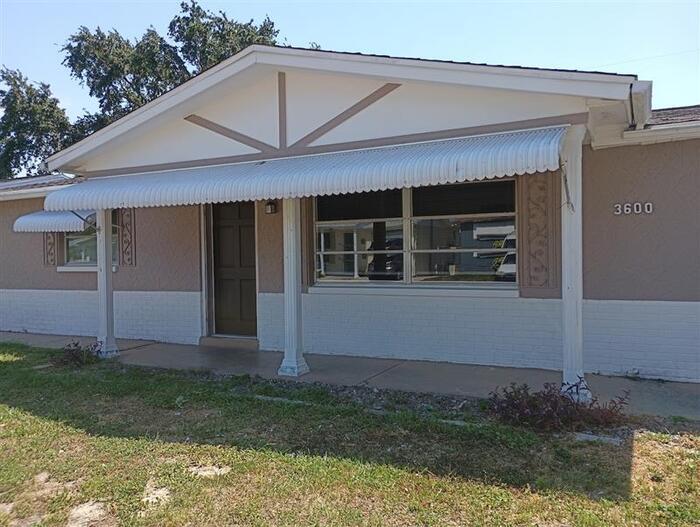 3600 Berkshire St in New Port Richey, FL - Foto de edificio