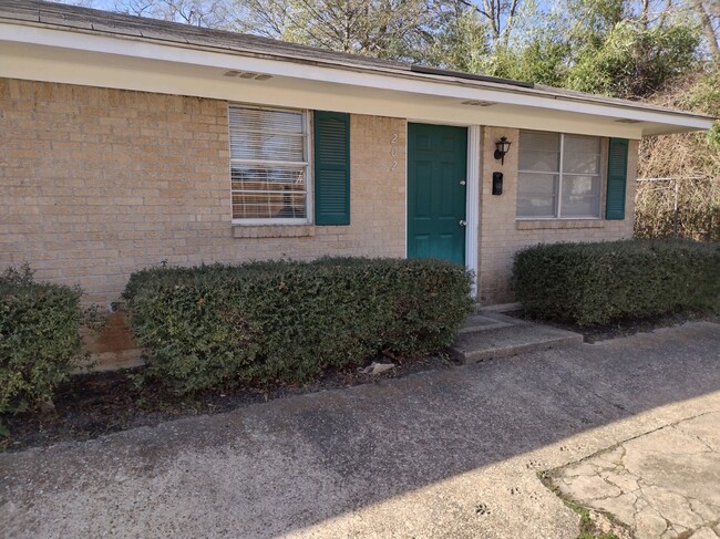 202 W Line Ave, Unit 202
