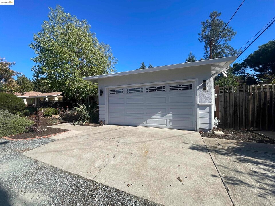1248 Hale Dr in Concord, CA - Building Photo