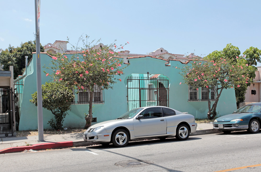 7029 Seville Ave in Huntington Park, CA - Foto de edificio