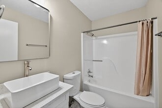 105 Bay Meadow Ct, Unit 105 in Lexington, NC - Foto de edificio - Building Photo