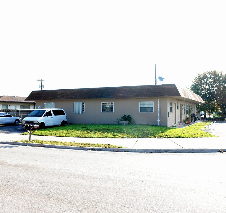 2050 SW 41 Ave in Fort Lauderdale, FL - Building Photo