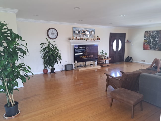 property at 1624 Glenmont Dr