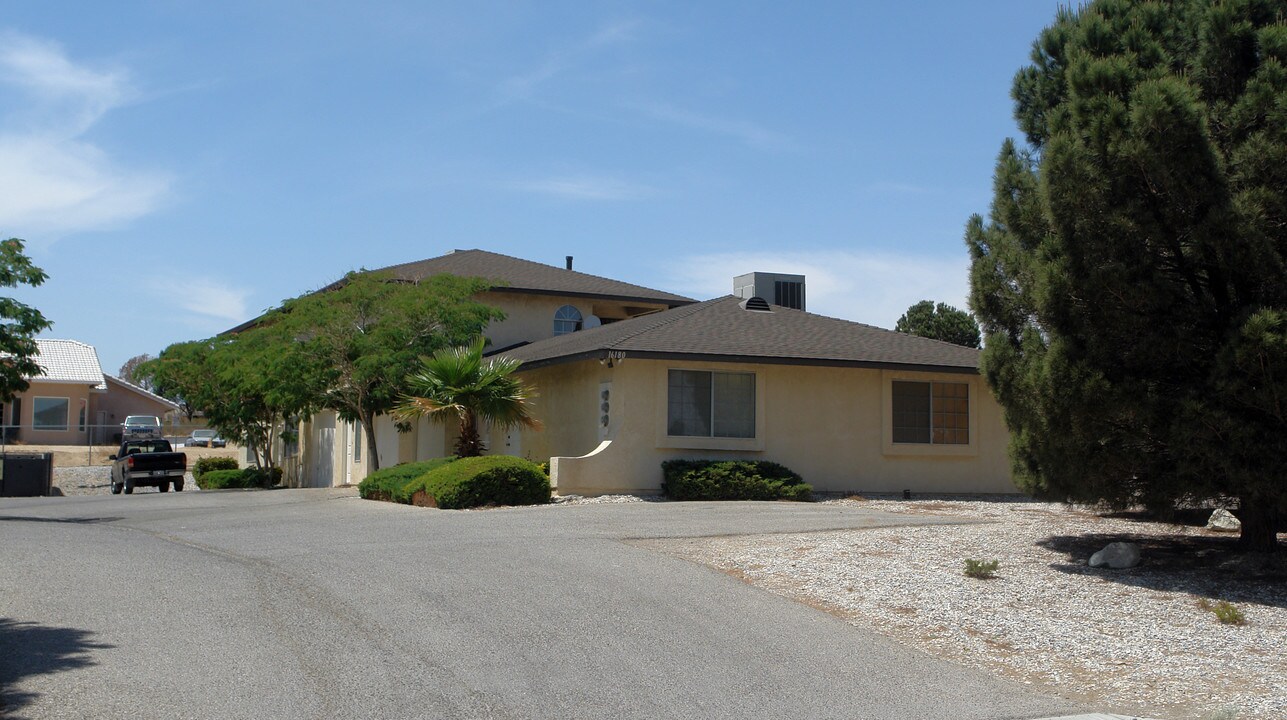 16180 Muni Rd in Apple Valley, CA - Building Photo