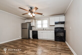 1825 Glenside Dr in Greensboro, NC - Foto de edificio - Building Photo