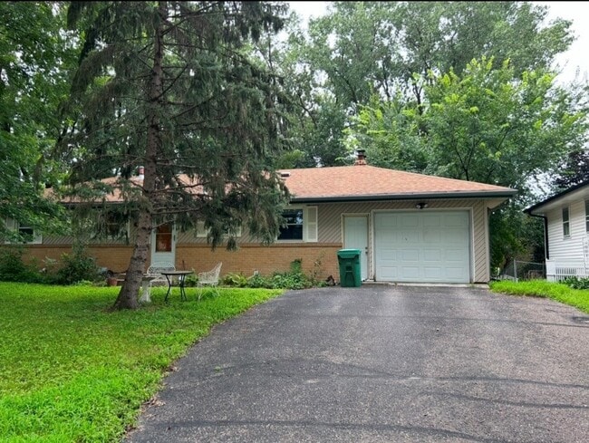 5813 W 25 1/2 St, Unit Lower Level