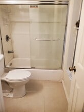 10400 SW 14th Ter in Miami, FL - Building Photo - Building Photo